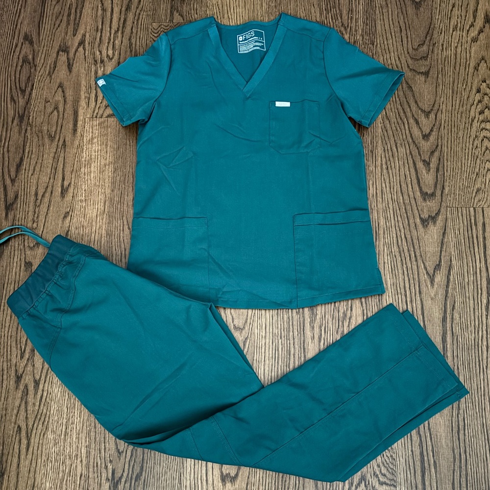 Figs Emerald Green Scrub Set S